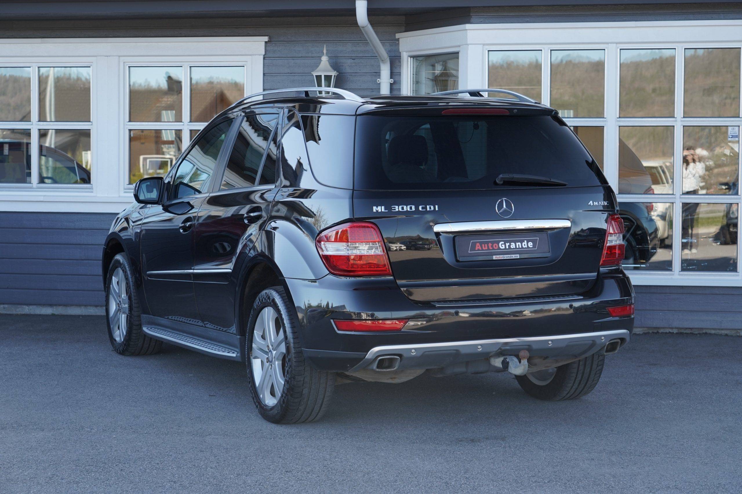 Hovedbilde av Mercedes-Benz M-Klasse 2010