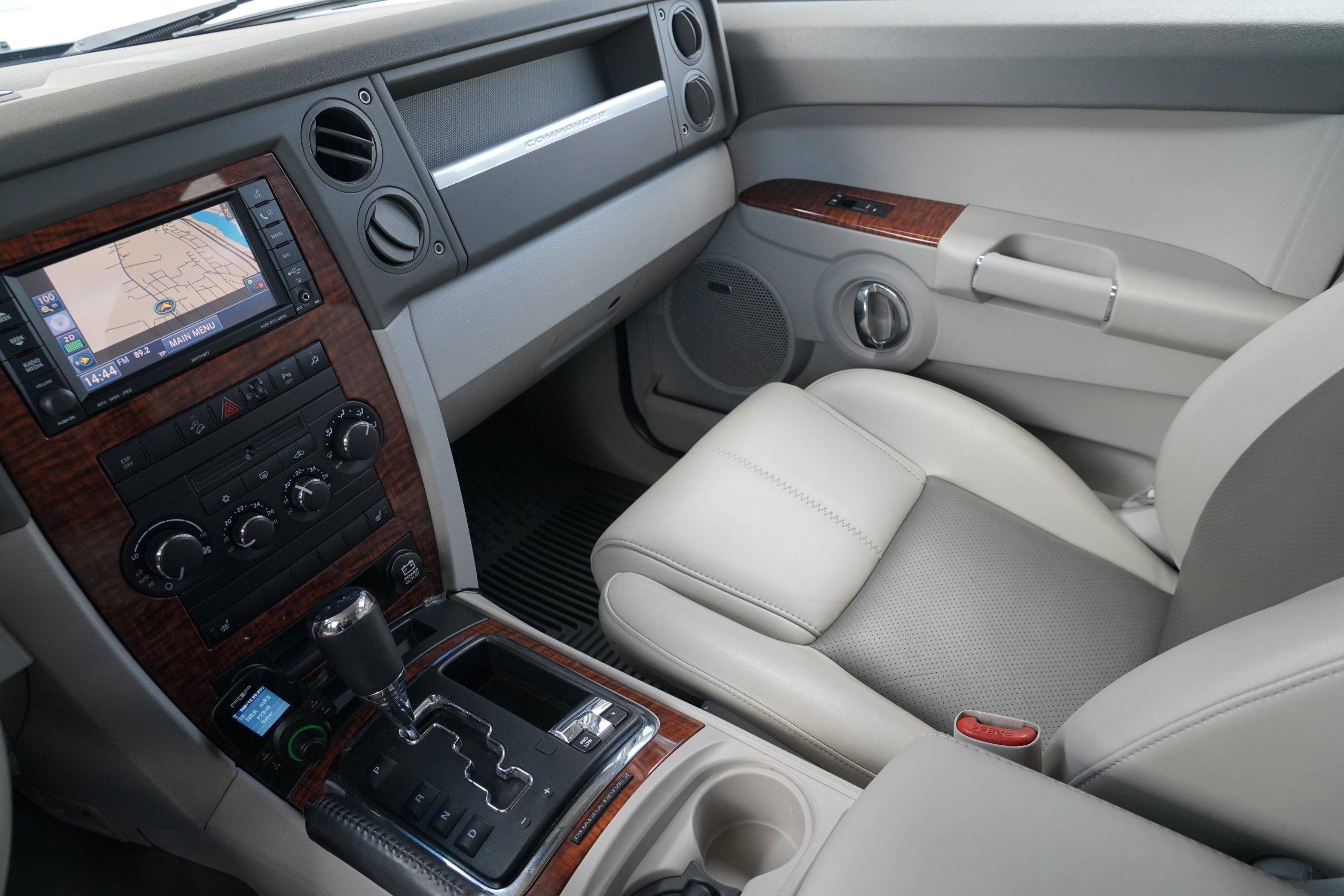 Hovedbilde av Jeep Commander 2008