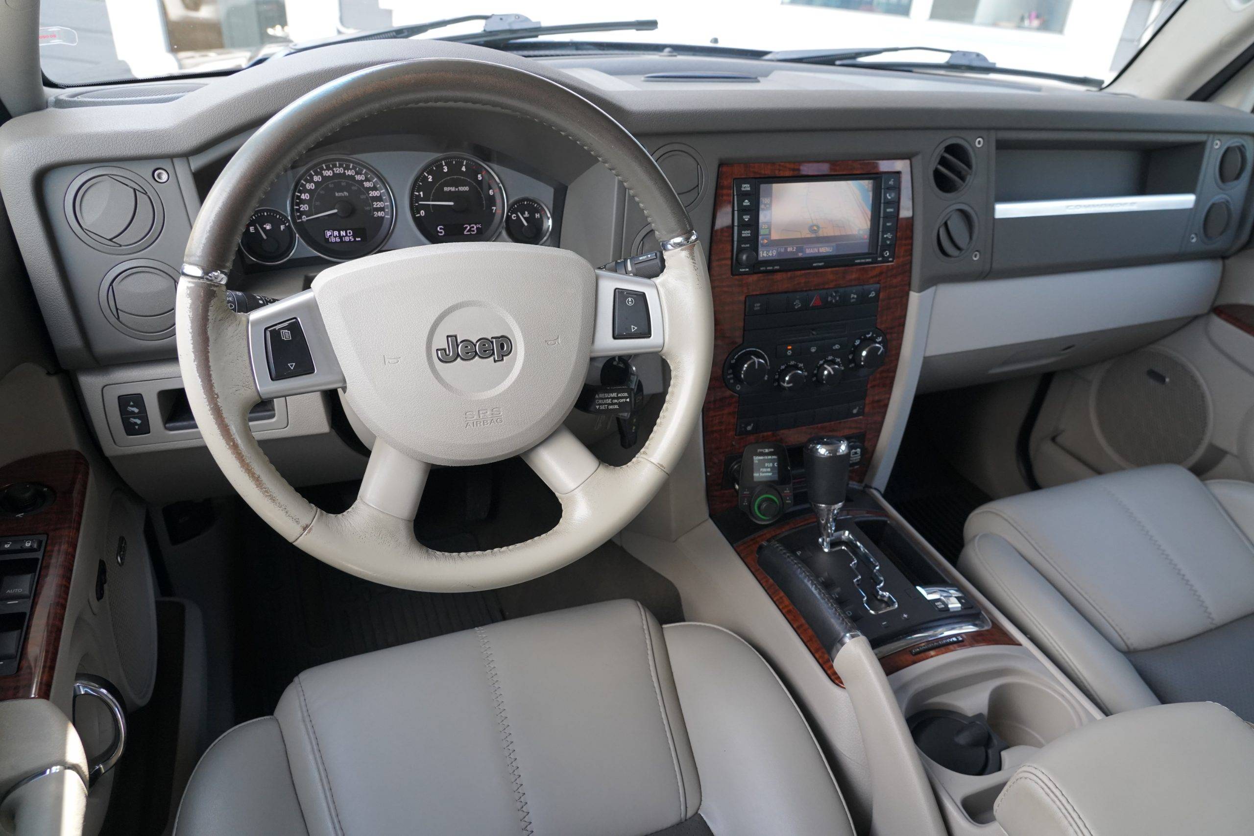 Hovedbilde av Jeep Commander 2008