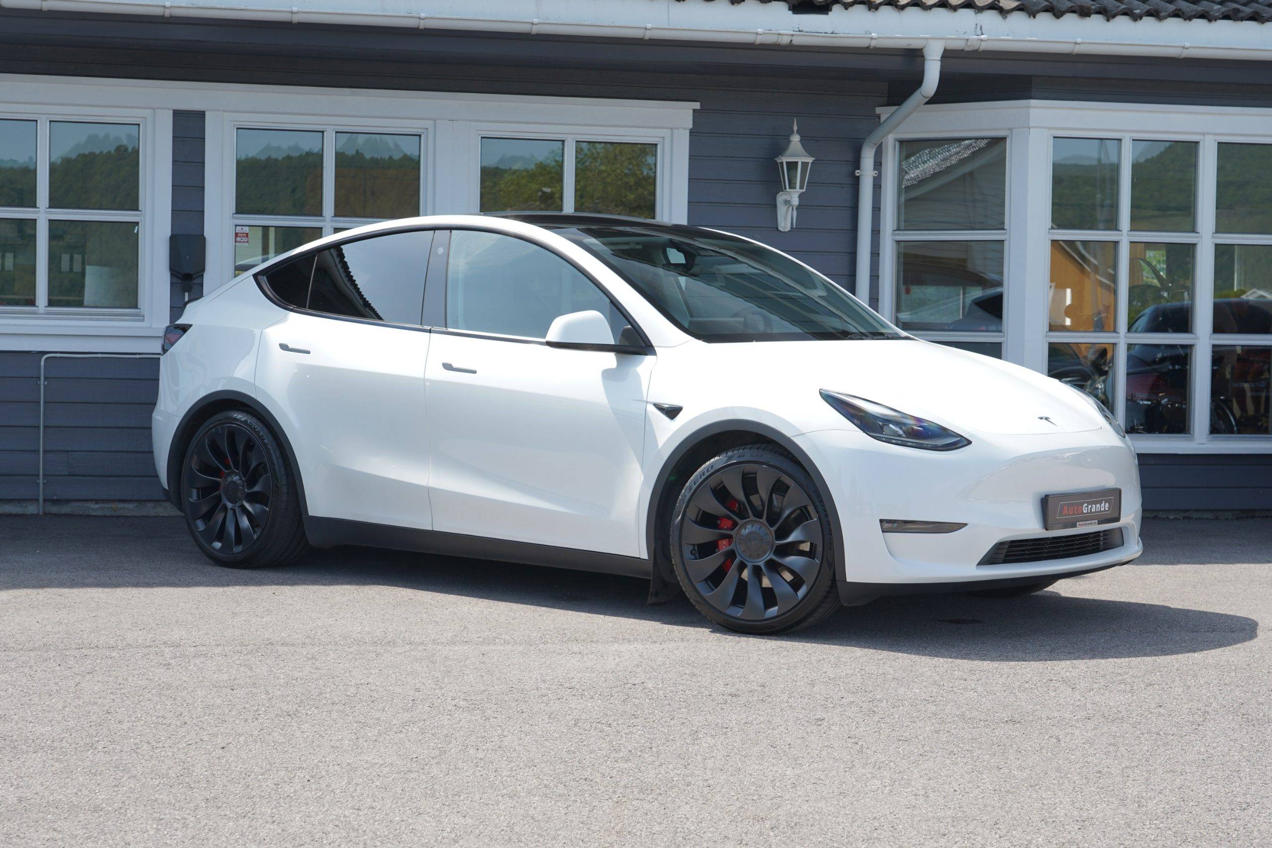 Hovedbilde av Tesla Model Y 2024