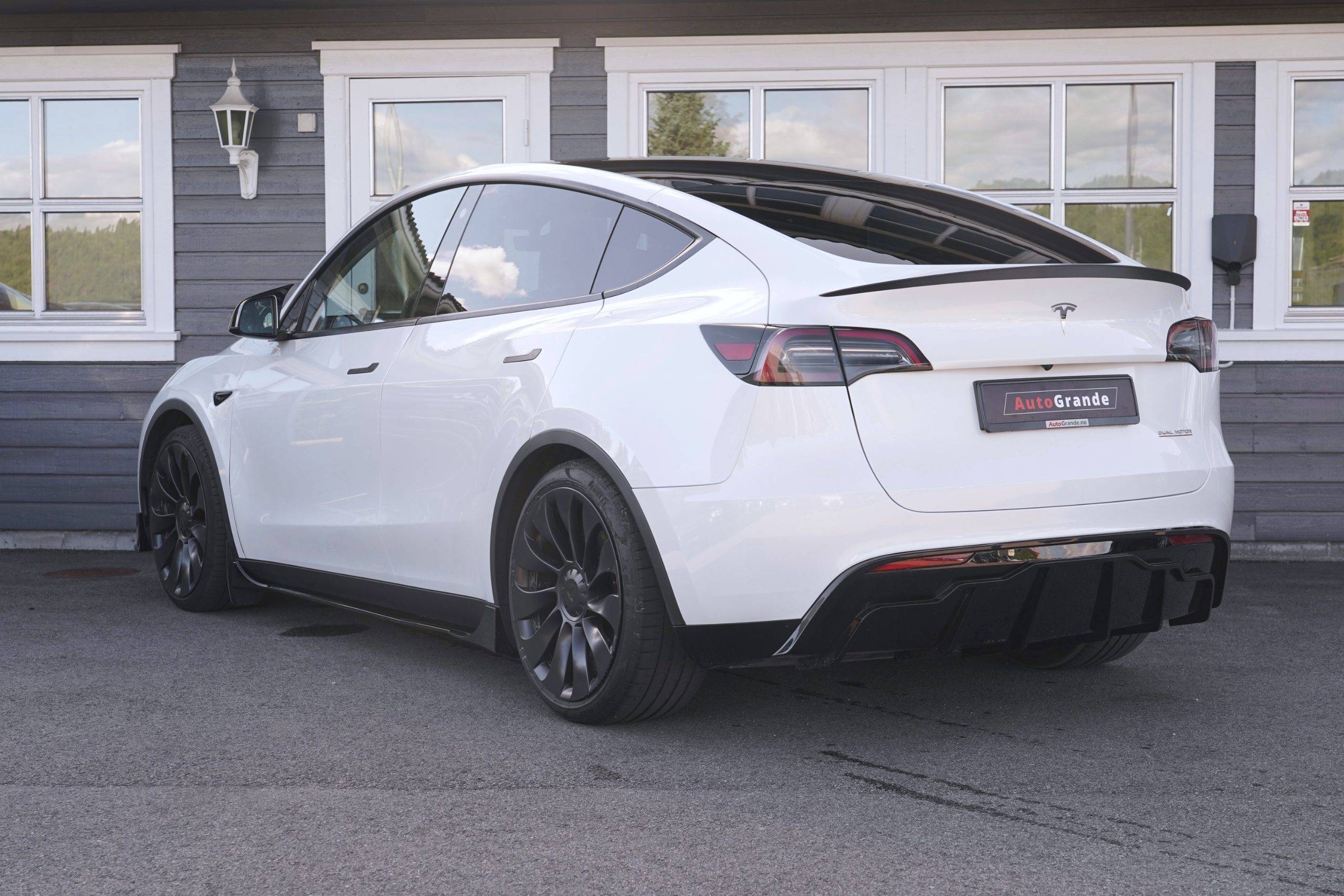 Hovedbilde av Tesla Model Y 2024