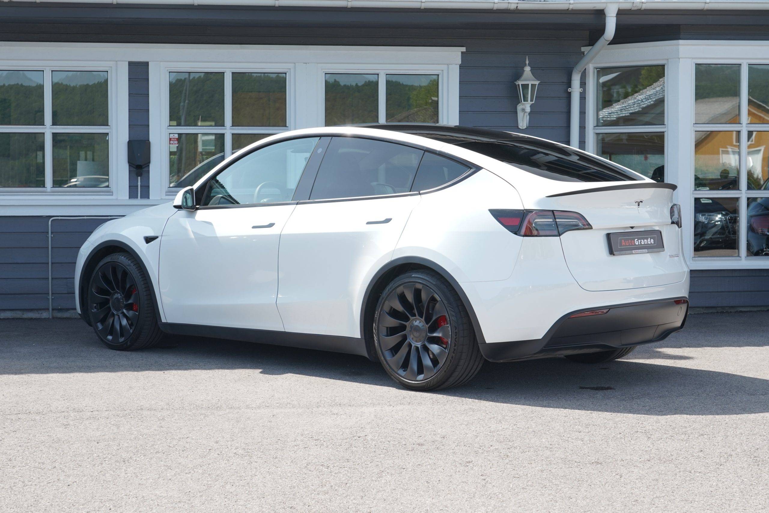 Hovedbilde av Tesla Model Y 2024