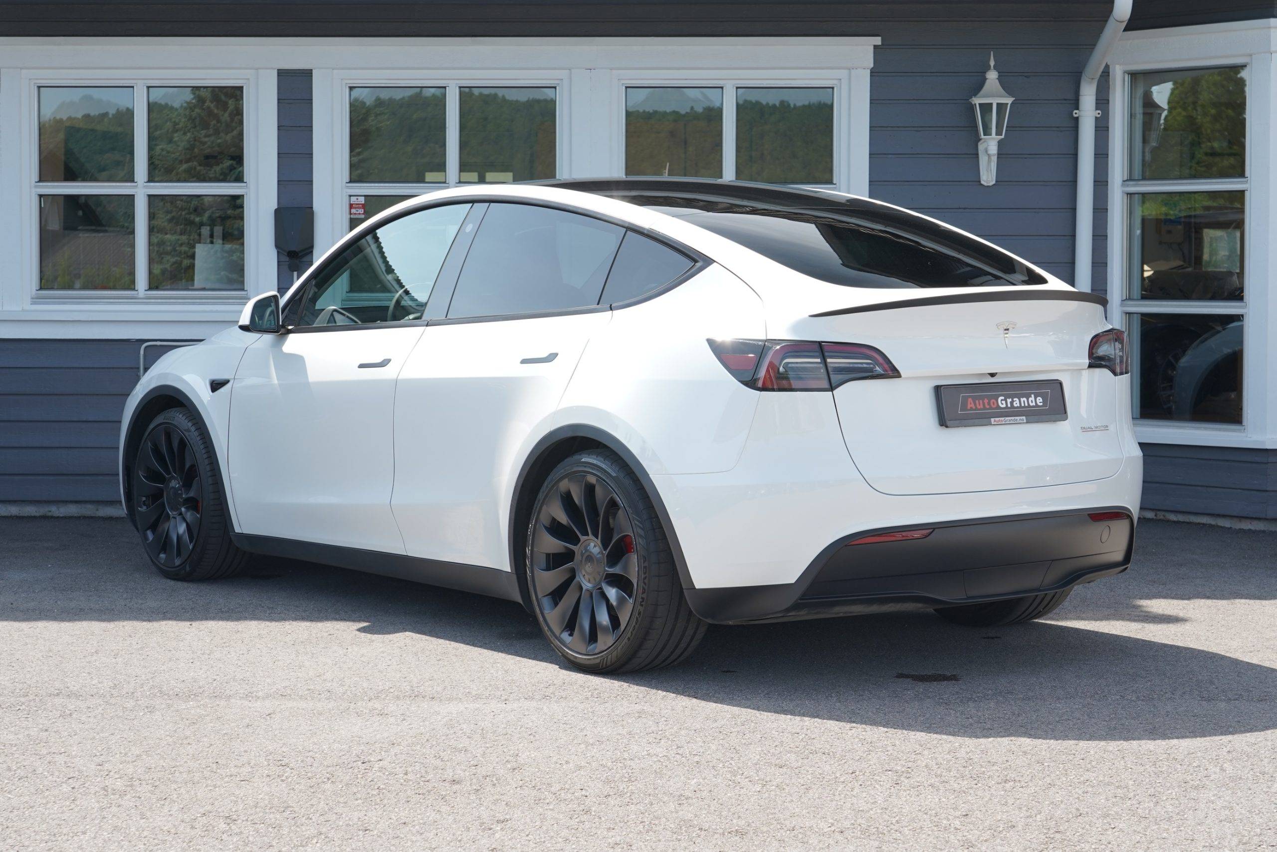 Hovedbilde av Tesla Model Y 2024