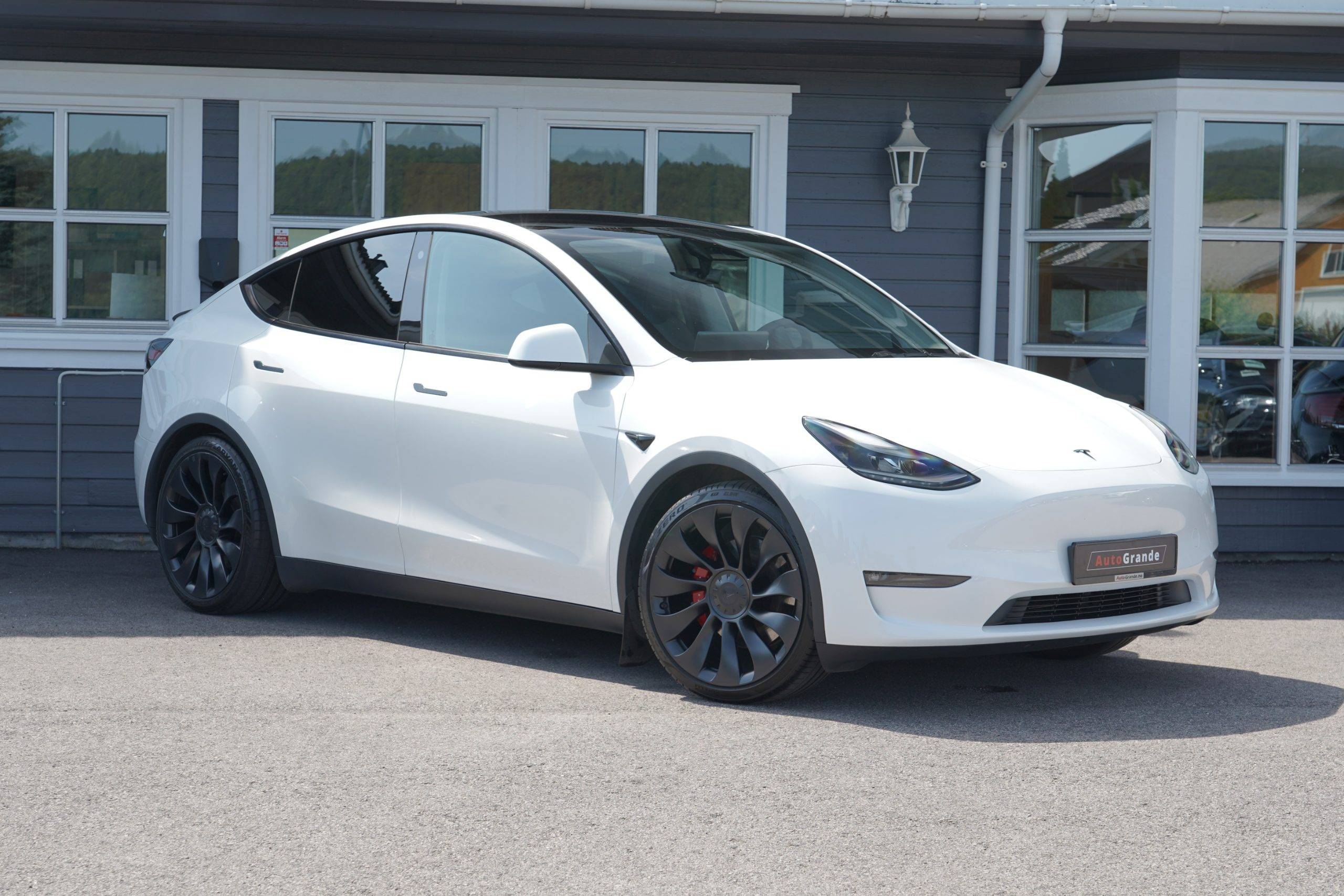 Hovedbilde av Tesla Model Y 2024