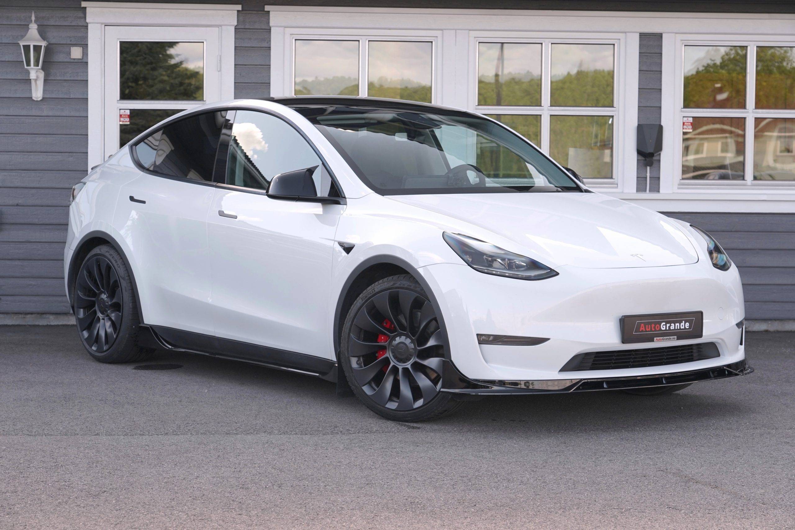 Hovedbilde av Tesla Model Y 2024