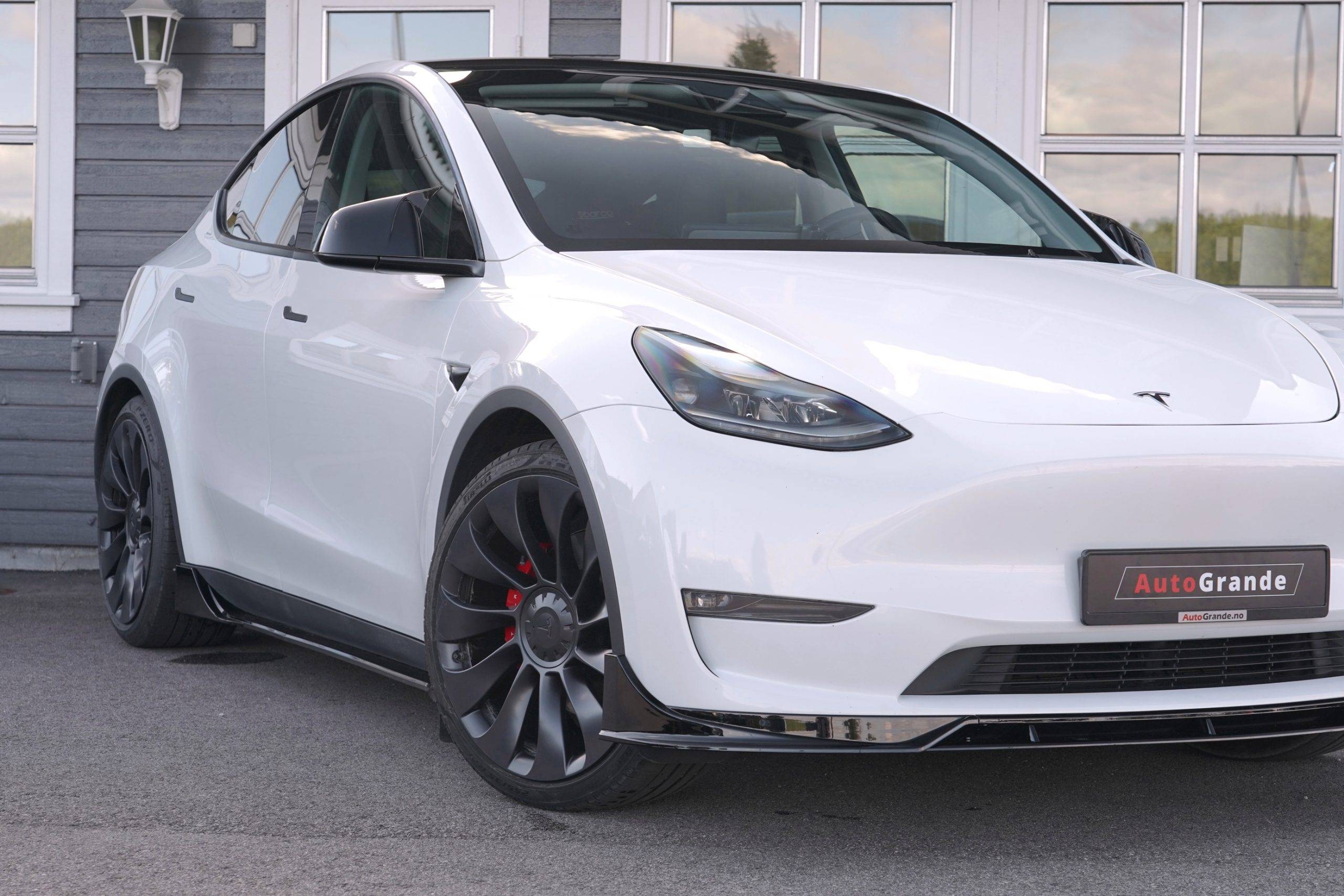 Hovedbilde av Tesla Model Y 2024