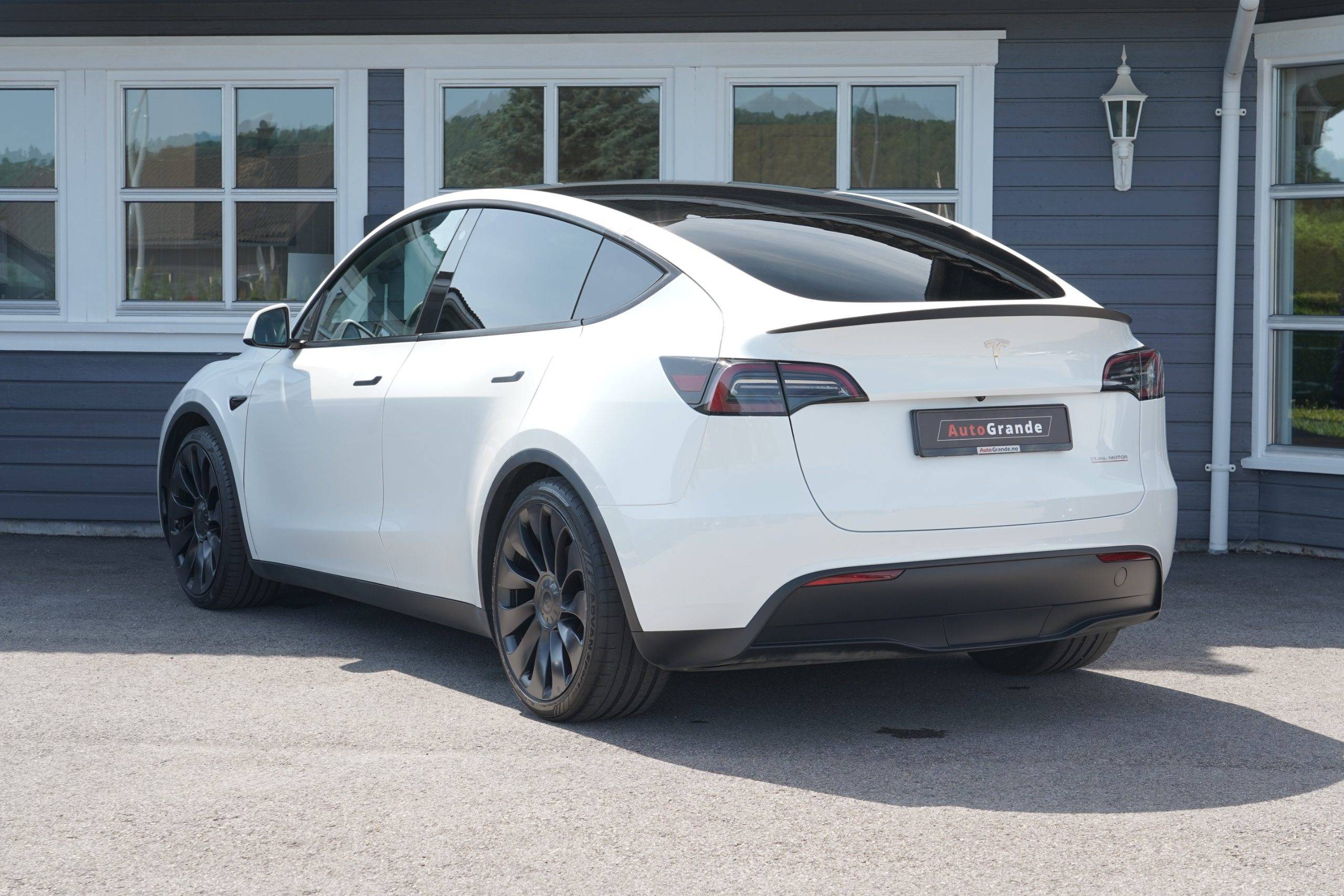 Hovedbilde av Tesla Model Y 2024